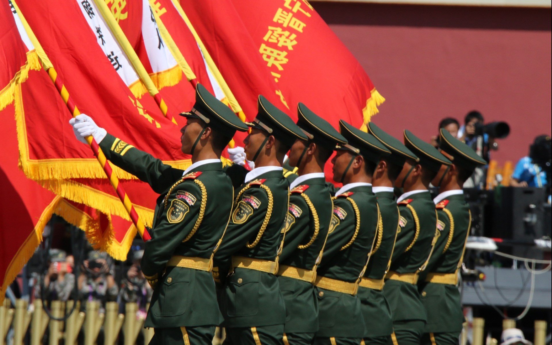 F组生死战,匈牙利铁血防线压垮智利,哈兰德天神下凡,门将神级扑救成背景板